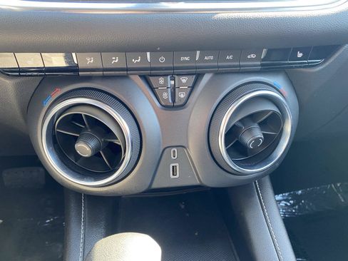 Used 2025 Chevrolet Blazer LT AWD/4WD image 20