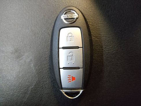 Used 2014 Nissan Rogue SV image 32