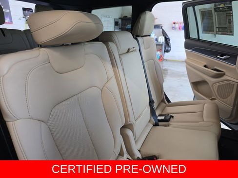 Used 2025 Jeep Grand Cherokee L Limited w/ Luxury Tech Group II image 11