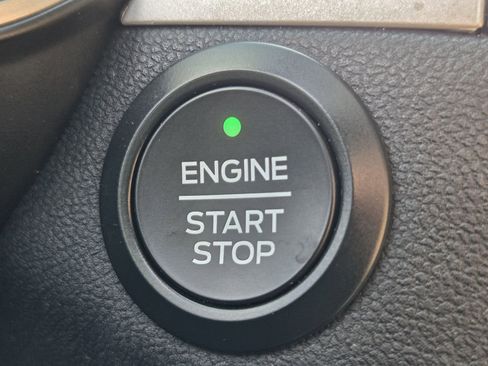 Used 2020 Ford Escape SE FWD image 19