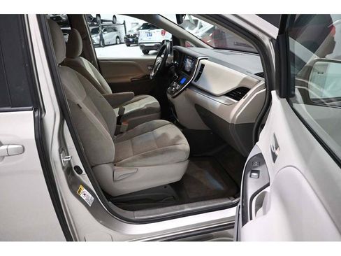 Used 2015 Toyota Sienna LE FWD image 15