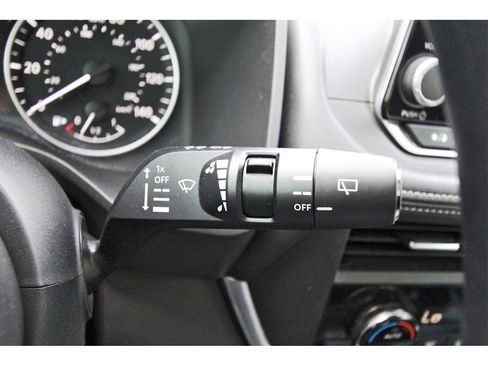 Used 2023 Nissan Rogue SV image 14