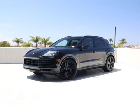 Certified 2024 Porsche Cayenne AWD/4WD image 1