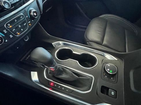 Used 2023 Chevrolet Traverse LT image 23