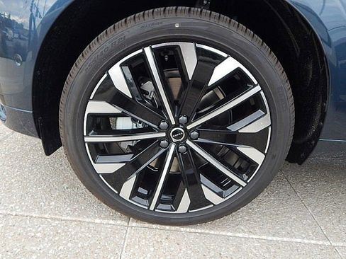 New 2026 Volvo XC60 B5 Ultra w/ Climate Package image 12