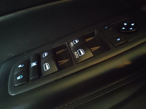 Used 2020 Jeep Grand Cherokee Laredo image 27