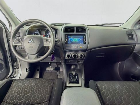 Used 2025 Mitsubishi Outlander Sport AWD image 4