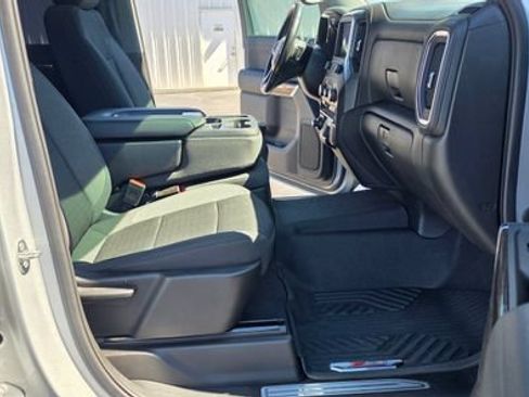 Used 2022 Chevrolet Silverado 1500 LT AWD/4WD image 16
