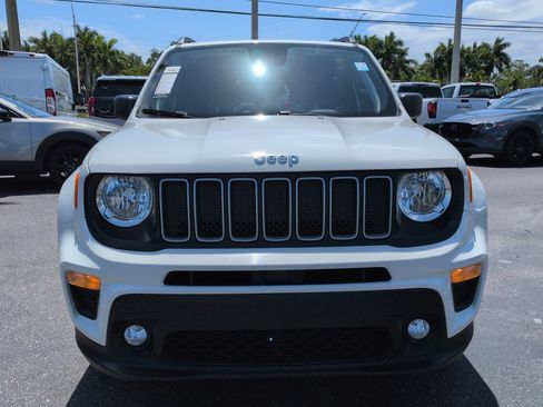 Used 2022 Jeep Renegade Latitude w/ Convenience Group AWD/4WD image 3