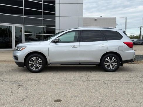Used 2017 Nissan Pathfinder SV w/ Trailer Tow Package AWD/4WD image 6