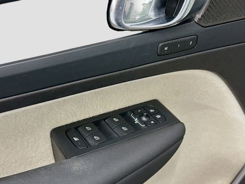 Used 2023 Volvo XC40 B5 Ultimate image 15