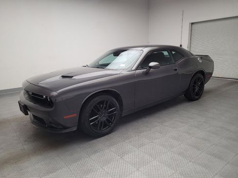 Used 2018 Dodge Challenger SXT image 2