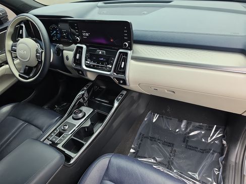 Certified 2022 Kia Sorento SX Prestige AWD/4WD image 12