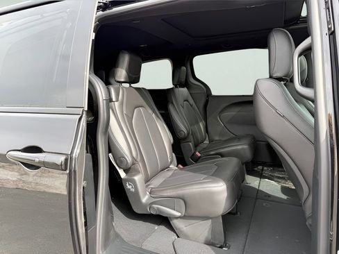 New 2026 Chrysler Pacifica Select AWD/4WD image 31