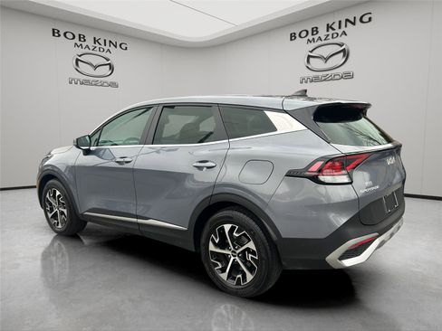 Used 2023 Kia Sportage EX image 3