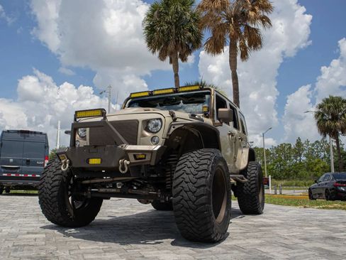 Used 2017 Jeep Wrangler Unlimited Sahara AWD/4WD image 33