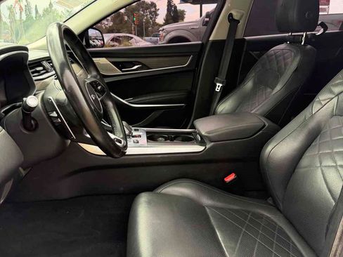 Used 2022 Jaguar XF SE RWD image 18