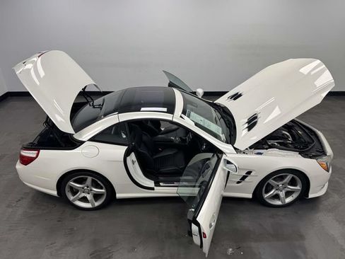 Used 2016 Mercedes-Benz SL 550 w/ Driver Assistance Package image 14