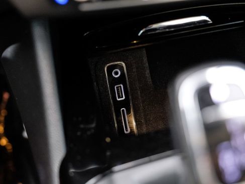 Used 2019 Maserati Levante image 28