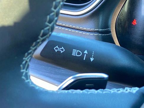 Used 2024 Jeep Grand Cherokee Limited image 21