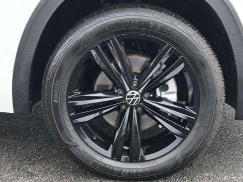 Used 2023 Volkswagen Atlas SEL R-Line image 13