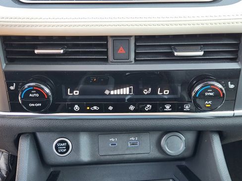 Certified 2023 Nissan Rogue SV w/ SV Premium B Package AWD/4WD image 20