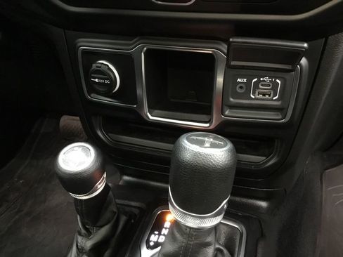 Used 2021 Jeep Gladiator Sport image 23