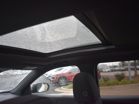 New 2026 Chevrolet Equinox LT w/ Safety and Technology Package FWD image 17