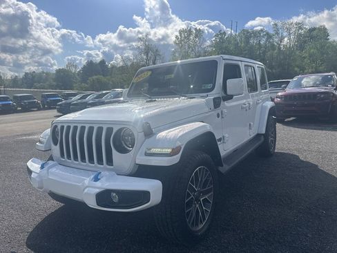 Used 2023 Jeep Wrangler Unlimited Sahara AWD/4WD image 11