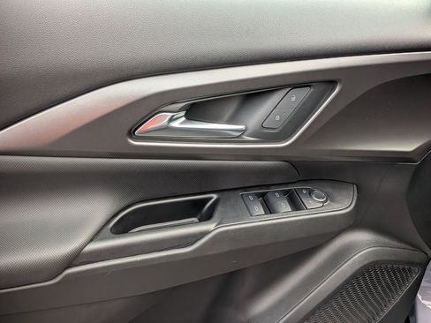 Certified 2025 Chevrolet Equinox EV LT image 15