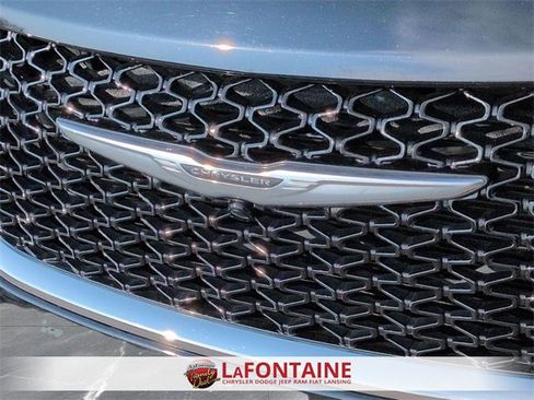 Certified 2024 Chrysler Pacifica Touring-L image 9