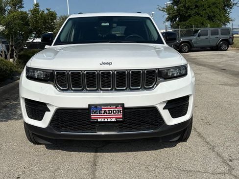 Used 2024 Jeep Grand Cherokee Laredo RWD image 8