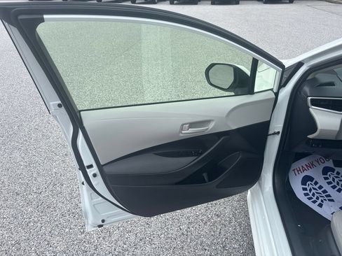 Used 2023 Toyota Corolla LE FWD image 8