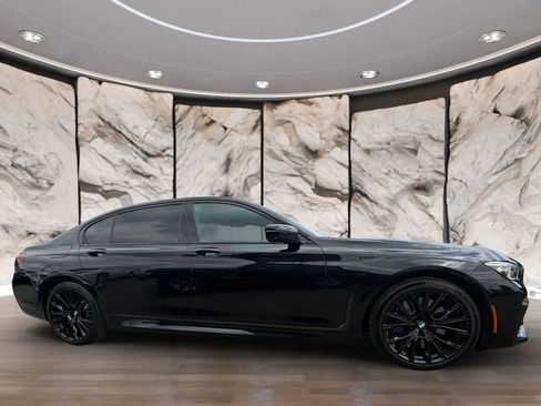 Used 2021 BMW 750i xDrive w/ Executive Package image 4