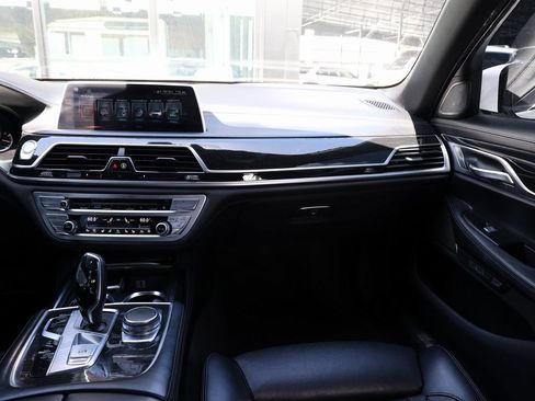 Used 2016 BMW 750i xDrive image 28