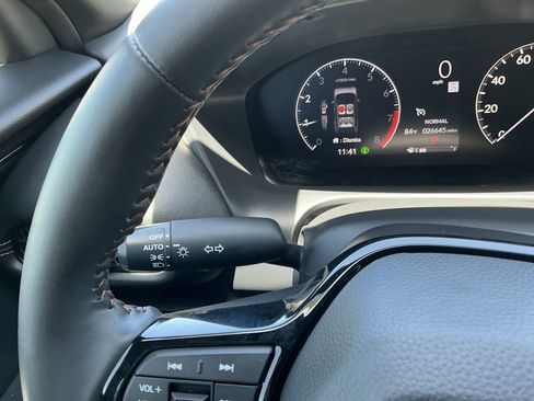 Used 2025 Honda HR-V Sport image 25