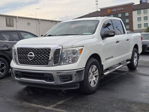 Used 2018 Nissan Titan SV w/ SV Convenience Package RWD image 1
