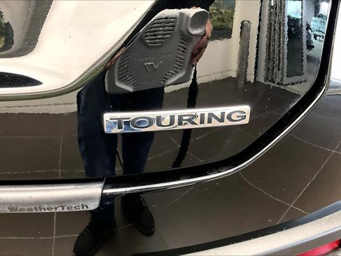 Used 2024 Honda Pilot Touring image 10