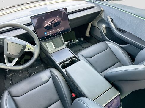 Used 2025 Tesla Model 3 Long Range RWD image 23