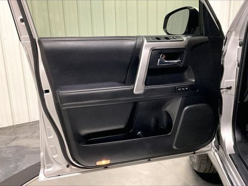 Used 2022 Toyota 4Runner Limited AWD/4WD image 23