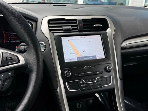 Used 2019 Ford Fusion SE FWD image 31
