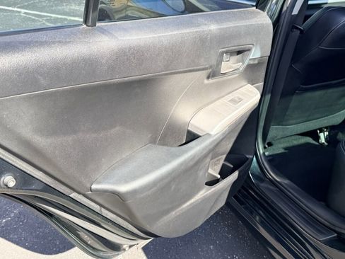 Used 2012 Toyota Camry L image 18