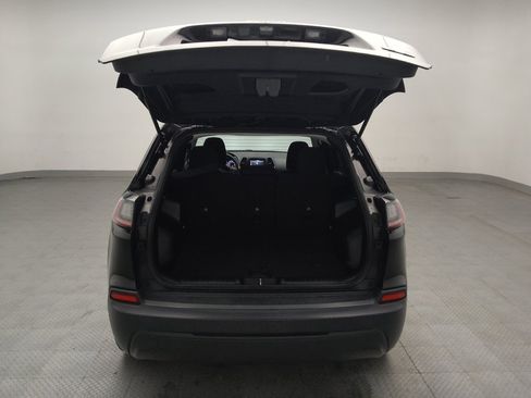 Used 2020 Jeep Cherokee Latitude FWD image 29