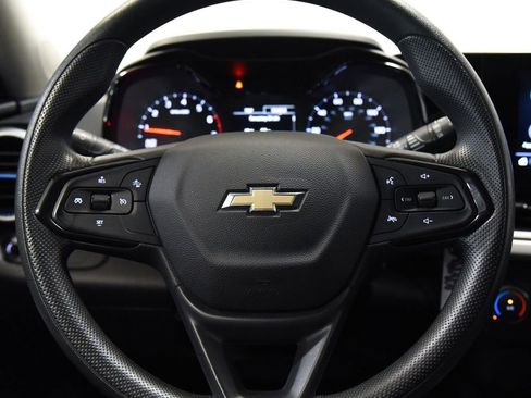 Used 2024 Chevrolet Trax LS w/ LS Convenience Package FWD image 25