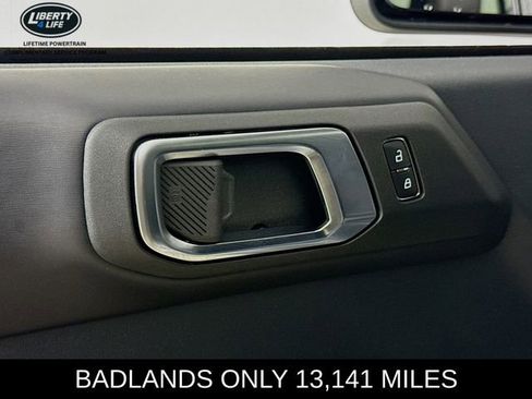 Used 2025 Ford Bronco Badlands image 18
