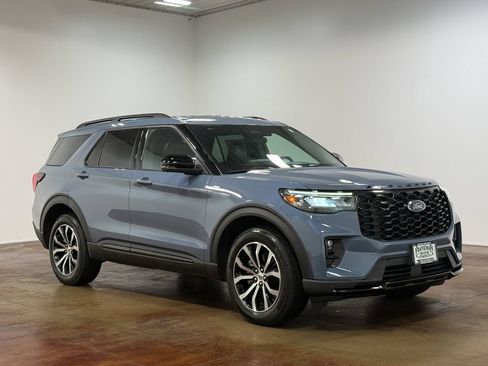 Used 2025 Ford Explorer ST-Line AWD/4WD image 22