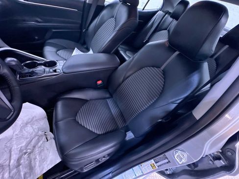 Used 2024 Toyota Camry SE image 14