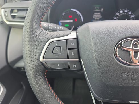 Used 2022 Toyota Sienna XSE image 18