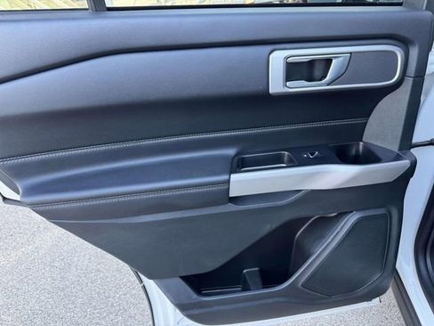 Used 2022 Ford Explorer XLT w/ Equipment Group 202A image 25