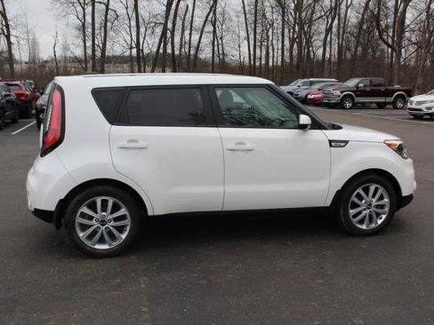 Used 2017 Kia Soul + image 2
